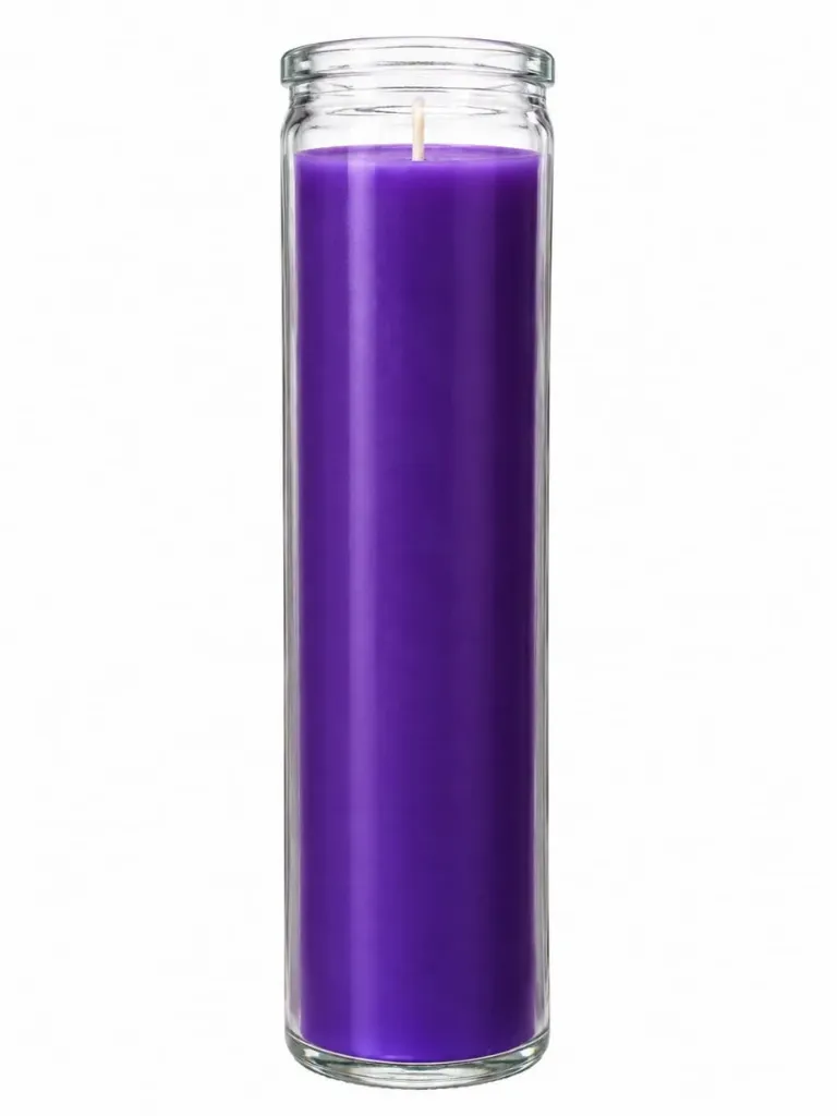 Bougie teintée dans la masse dans un verre, couleur violet
